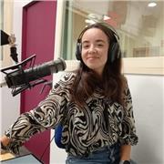 Profesora con estudios en periodismo con capacidad de impartir clases para todas las edades y niveles